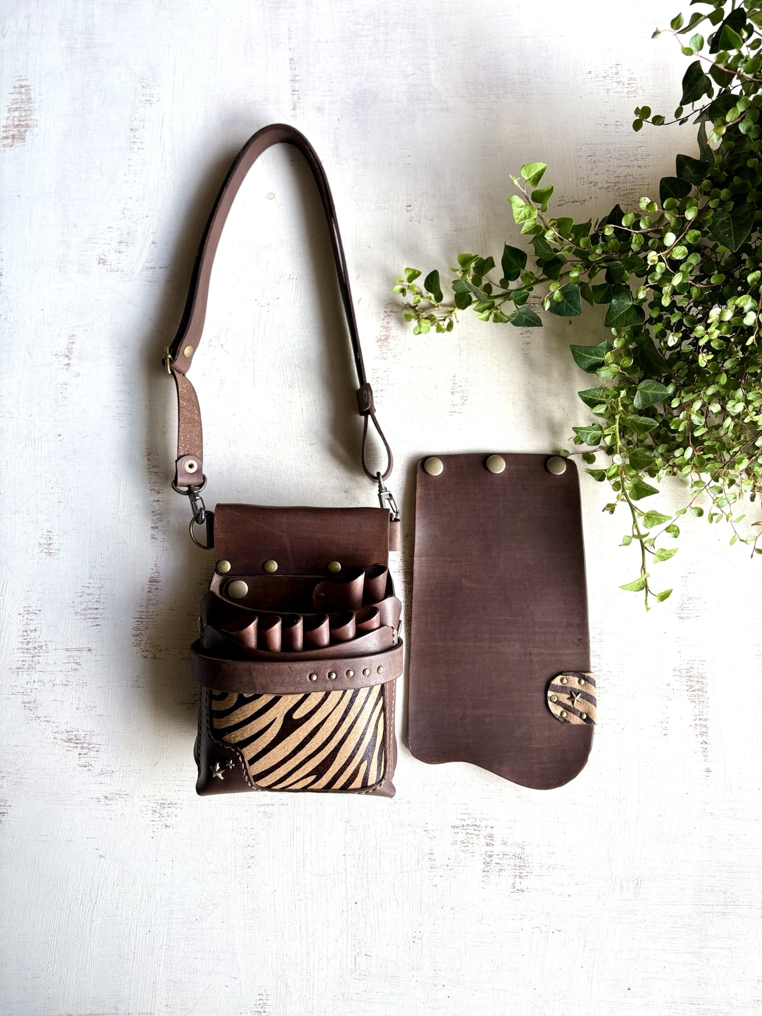 ヌメ革ナチュラル、ハラコカウのシザーケース ヌメ革ナチュラル、ハラコカウのコンパクトシザーケース - メルカリ