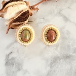 ユナカイトのビーズ刺繍イヤリング