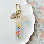 KOHAKUTO ANIMAL♡フルーツねこ🍑　シャカシャカ　キーホルダー　レジン　アニマル　スイーツ　プレゼント　ミニチュア　フェイクスイーツ　ゆめかわ　琥珀糖　ねこ　こはく糖　フルーツ　果物　果実