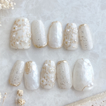 リーフとパールのホワイトベールネイル🫧　　ブライダル　結婚式　手書きフラワー　推しネイル　ウェディング　お花ネイル　推し活　