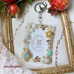 《送料0円》トレカキーホルダー　〜ゴールドアリュール〜  グリーンのお花とゴールドパーツ
