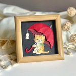 ［原画］和紙ちぎり絵『梅雨空とネコ』赤い傘の三毛猫とてるてる坊主の小さな半立体アート