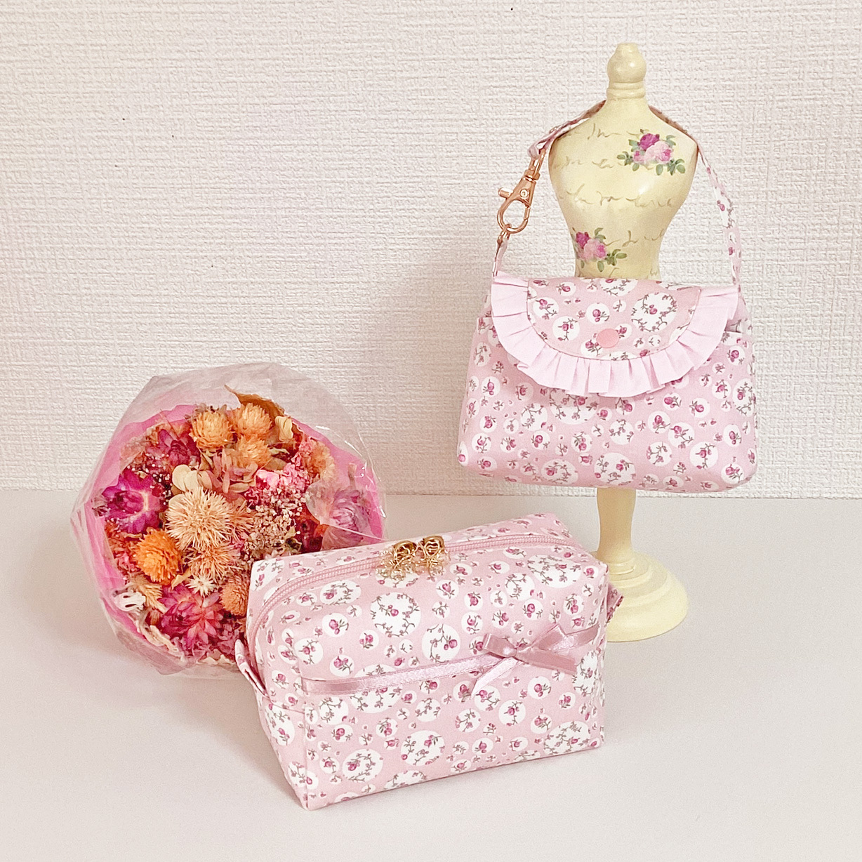 リバティ チャームが可愛いミニボックスポーチ - Summer Face 23