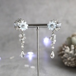 氷の蓮の花とムーンライトビジューのピアス/イヤリング