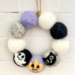 羊毛フェルトのハロウィンリース