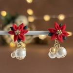 ポインセチアの揺れるピアス/イヤリング　つまみ細工 赤　クリスマスプレゼント　クリスマスギフト　冬