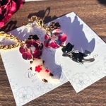 チェックのお花と猫のキーホルダー