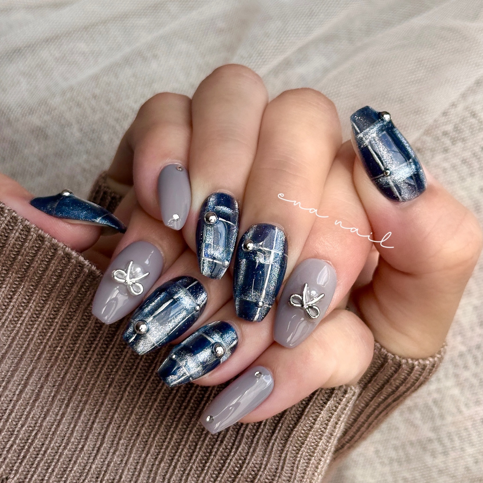 ベージュマグネットグラデ×ハートネイルチップ♡ - ena_nail