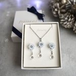 氷の蓮の花とビジューのネックレスピアス/イヤリングセット　クリスマスコフレ