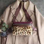 冬季限定 ヒョウ柄ショルダーバッグ 赤紫 ふわふわエコファーとエコレザーを使用！ トラベルバッグやクリスマスデートにも人気♪大人可愛いポシェット パープル おしゃれ レディース メンズ