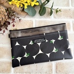 ラミネート 通帳ポーチ　りんご柄　マスクケース 　通帳ケース　メッシュ風