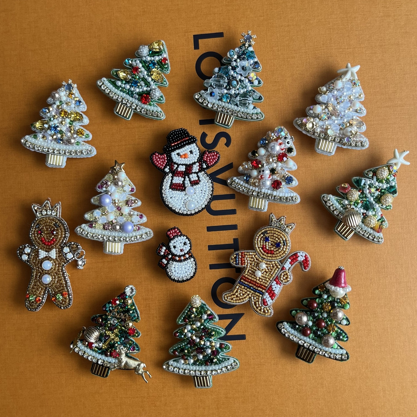 クリスマスツリー ブローチ ビーズ刺繍 - LILYHMB'S GALLERY | minne