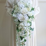 saekimao様専用＊グリーンドレス用可憐なキャスケードブーケ〈ブートニア付き〉・ヘッドパーツ（ミディアム）