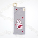 メガネケース カラビナ付き -約束の赤い花- 垂れ耳うさぎ