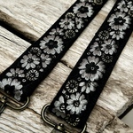 30mm幅・斜め掛けストラップ☆黒ベルト×黒のチュール風の生地に黒・グレー・シルバースパンコールの花刺繍