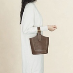 《革好きさんにおすすめ》ワンハンドルのバスケットトート（小・焦茶）