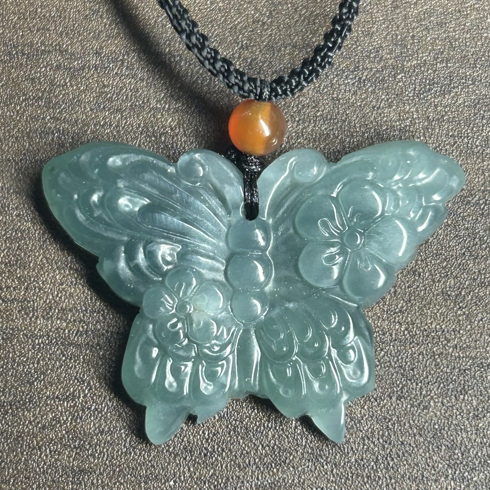 本翡翠ペンダント 鎖模様 両面彫刻 キンモクセイ色 秋にぴったり