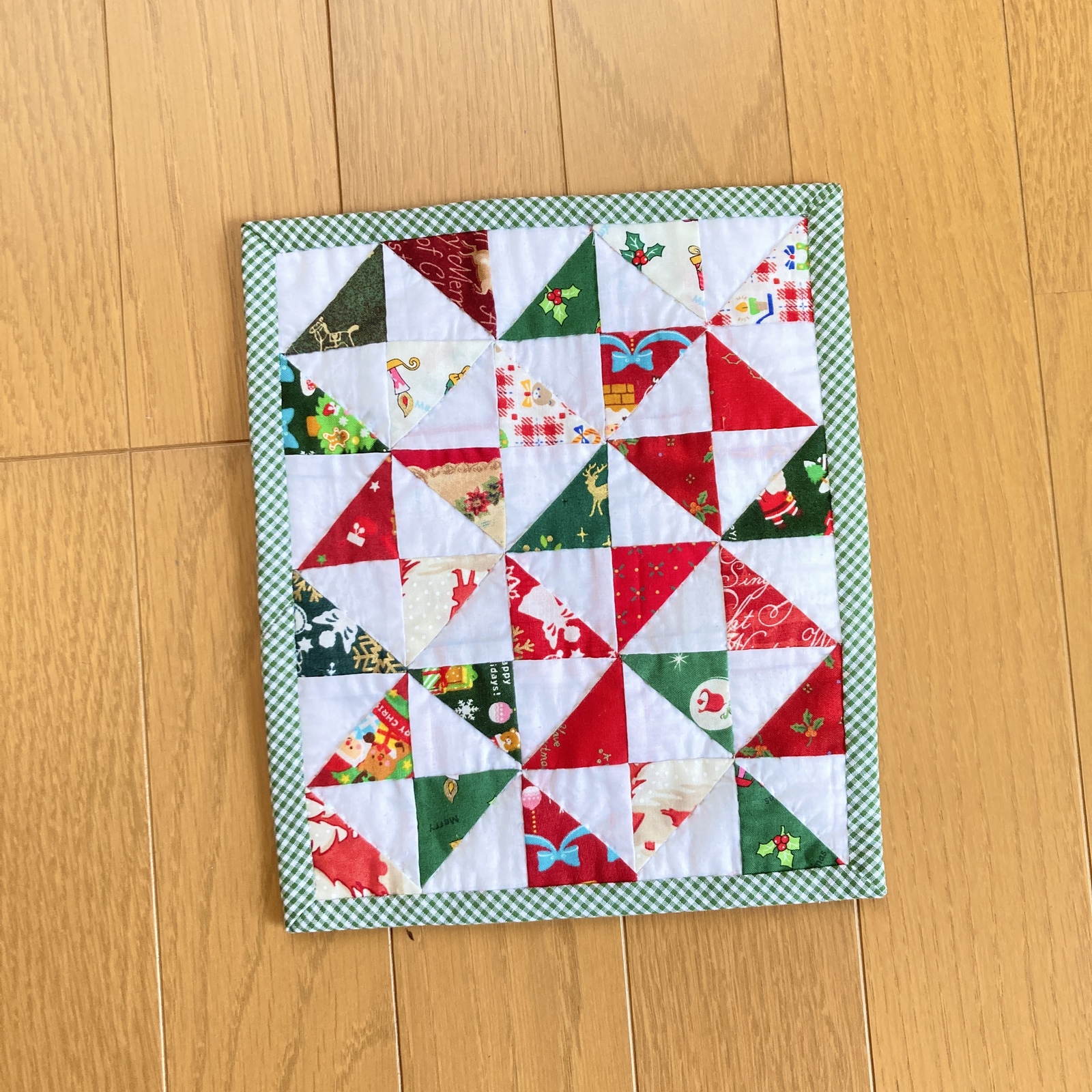 073 《大きめ》リボンのパッチワークタペストリー パッチワーク