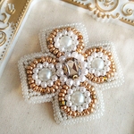 ✤ロイヤルクロスブローチ（パールゴールド）/ビーズ刺繍ブローチ　十字架