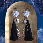  〈星屑シリーズ〉流れ星のロングタッセルの耳飾り