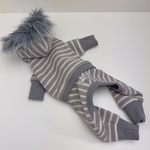 オーダー犬服 メリアス編み接結ボーダー ファーフードロンパース グレージュ