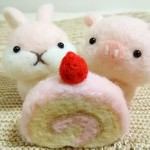 【ご依頼品・お取り置き中】苺のこぶた＆うさぎ /羊毛フェルト