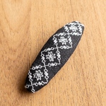 手刺繍パッチンピン「ブラックワーク刺繍No.8」（黒）
