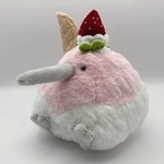 アイスひっくり返しちゃった！キーウィちゃん（いちご、カラースプレー）　※白い生地が新しいです。