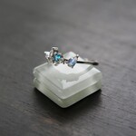 ロイヤルブルームーンストーン（ペリステライト）＆ネオンブルーアパタイト　ペアシェイプ　ラウンド　バタフライCZリング　SILVER925　