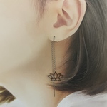 1436.silver925 蓮の花が揺れるピアス