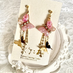 【SALE❣️】煌めく蝶々の耳飾り(ピンク)  ピアス/イヤリング