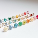 【特集掲載🌈】《8色展開》超小ぶりピアス/ノンホール 虹 虹色、レインボーカラー、ピンク、黄色、オレンジ、紫、モスグリーン、緑、ペールブルー、スカイブルー　かすみ草 5mm、7mm 推し色、推し活