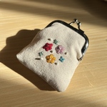 花柄刺繍のがま口ミニポーチ