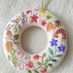 フェルトと羊毛と刺繍の秋のリース