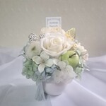 送料200円～【グリーンアップル】プリザーブドフラワー仏花＊白バラとリンゴのナチュラルアレンジ＊お悔やみ・供花ギフト・枯れない花・癒しのギフト