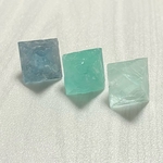 【新作】蛍石♢世界の🌐とっておきの三粒 ドイツ（虹入り、蛍光）