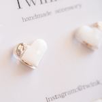 1日中疲れない 小粒 白 ピアス イヤリング　ハート　ホワイト　ハートピアス　推し活　レジン　小ぶり　シンプル