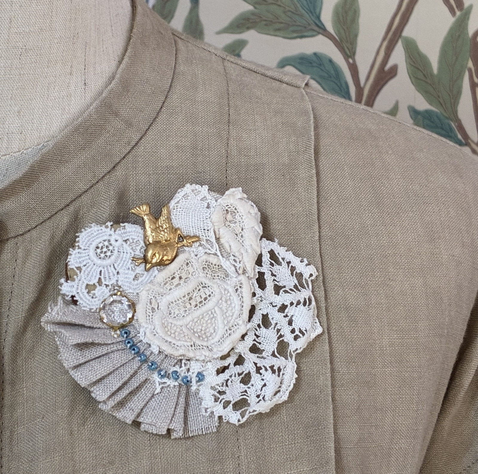 アンティークレース＊ラベンダーサシェ*お守り袋＊手刺繍