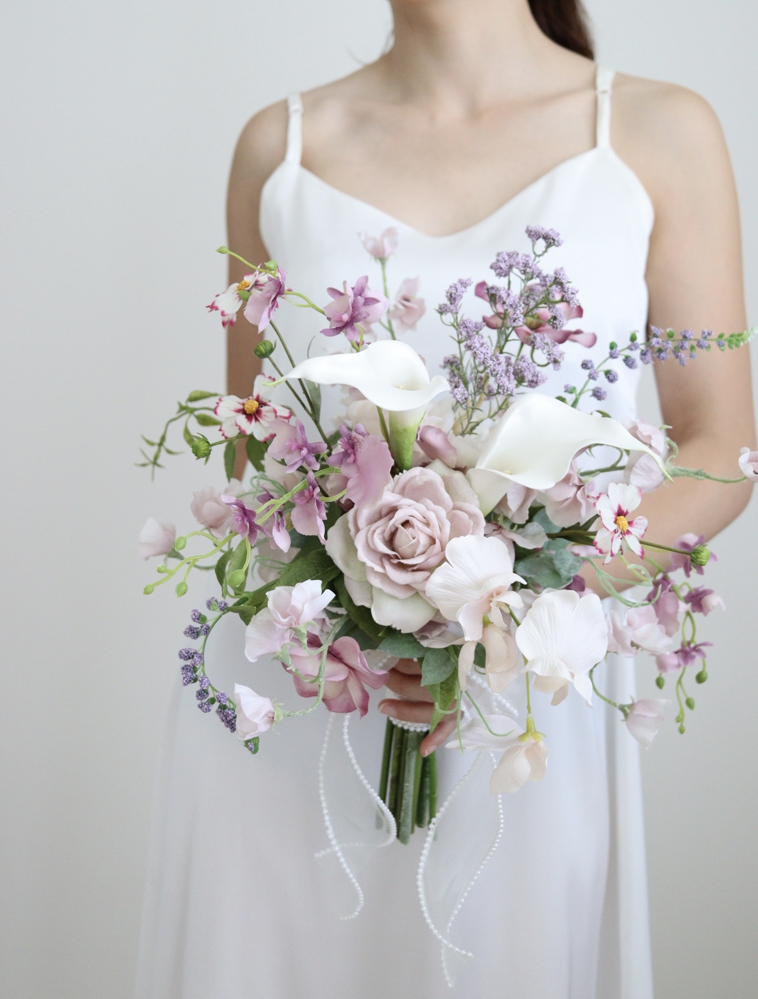 ウェディングブーケ 造花 アーティカルフラワー 即納OK！カラーと胡蝶蘭の縦型ブーケ アーティフィシャル