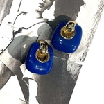 【Vintage Earring】ヴィンテージ イヤリング／ブルー×ゴールドエナメルデザイン／上品な光沢が際立つ2cmスクエア／秋冬コーデに映える存在感華やかな　カジュアル