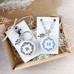 【期間限定モニター価格】イニシャルが選べる | 青森の伝統刺繍 「こぎん＆菱刺し」のキーホルダー | 360度かわいい | 無料ラッピング対応