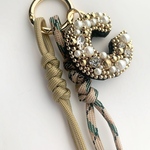 再販🌟【②】goldビーズ・ビジュー刺繍 イニシャルキーチャーム🔑💛　dailymaily キーホルダー　大人アクセサリー　プレゼント　ギフト　母の日