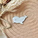 シロイルカのブローチ