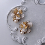 【petit attrait】ピアス イヤリング 真鍮 お出かけ お呼ばれ 結婚式 ウェディング ブライダル 2次会 花嫁 花 フラワー