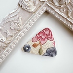 51𖧷インド刺繍パッチンピン