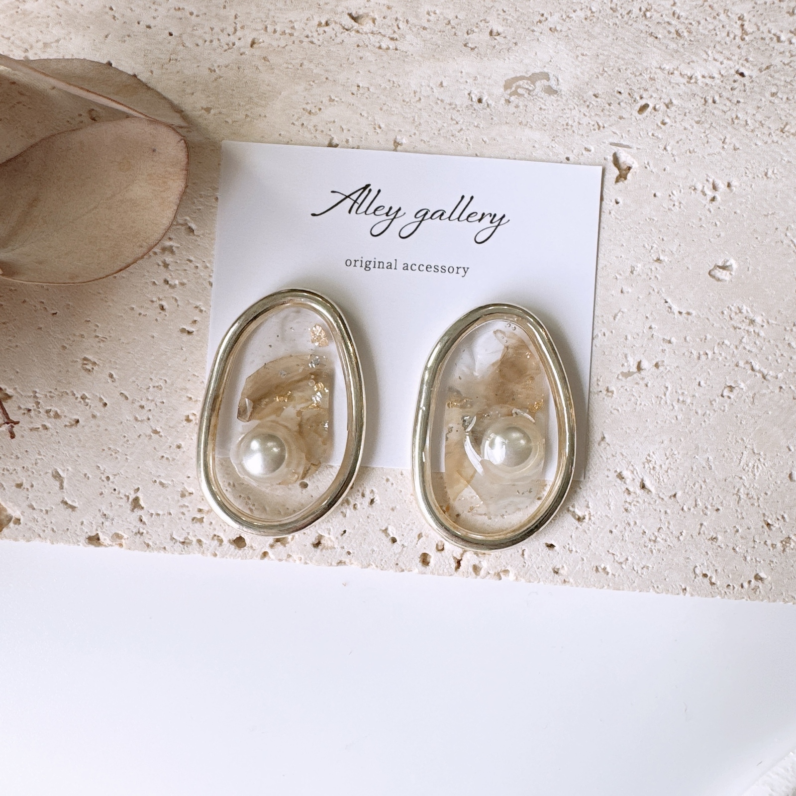 イヤリング変更可◯ニュアンスアート × メタルフレーム × パールのレジンイヤリング／ピアス