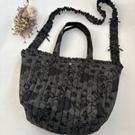 秋色 リバティ　特大　キルト フリル　トートバッグ　スイムダンクレア　黒　グレー　花柄　ヌビバッグ 風