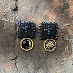 おまとめset✴︎ 「エスニック刺繍の耳飾り　インドの路地裏A」と「十字架と星空の刺繍の耳飾りB　black/blue 」