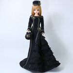 ジェニーちゃんの黒に金ラメブレードとシアーティアードのマーメイドドレス