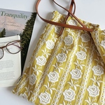 【フランス風白いローズ刺繍 本革持ち手】上品なハンドメイドトートバッグ 布バッグ 柔らかなコットン生地 A4入れサイズ
